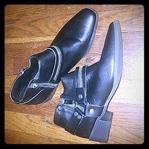 Shoe boots